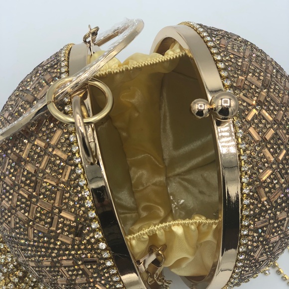 Gold Tassel Clutch ***ONE MORE LEFT*** - Picture 6 of 7